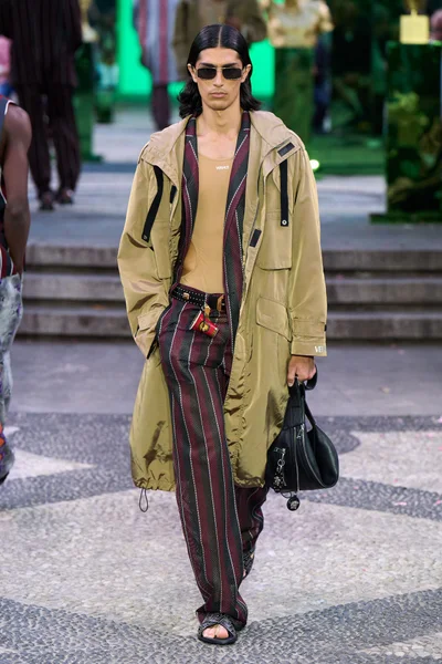 Look 4